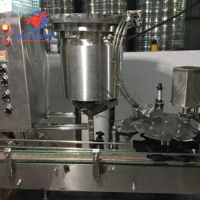 Máy xoáy nắp chai tự động 1 đầu vòi Máy xoáy nắp chai tự động 1 đầu vòi