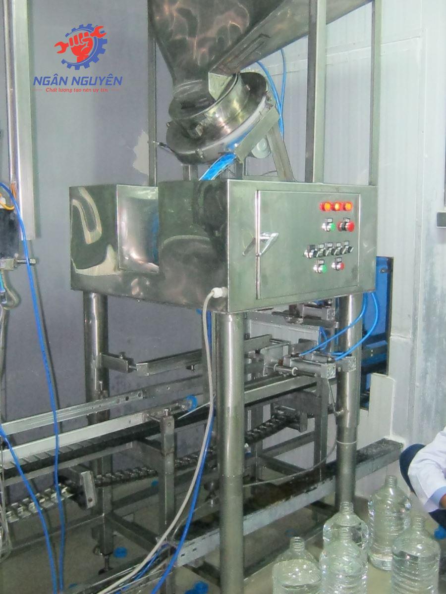 Máy xoáy nắp chai 5 lít Máy xoáy nắp chai 5 lít